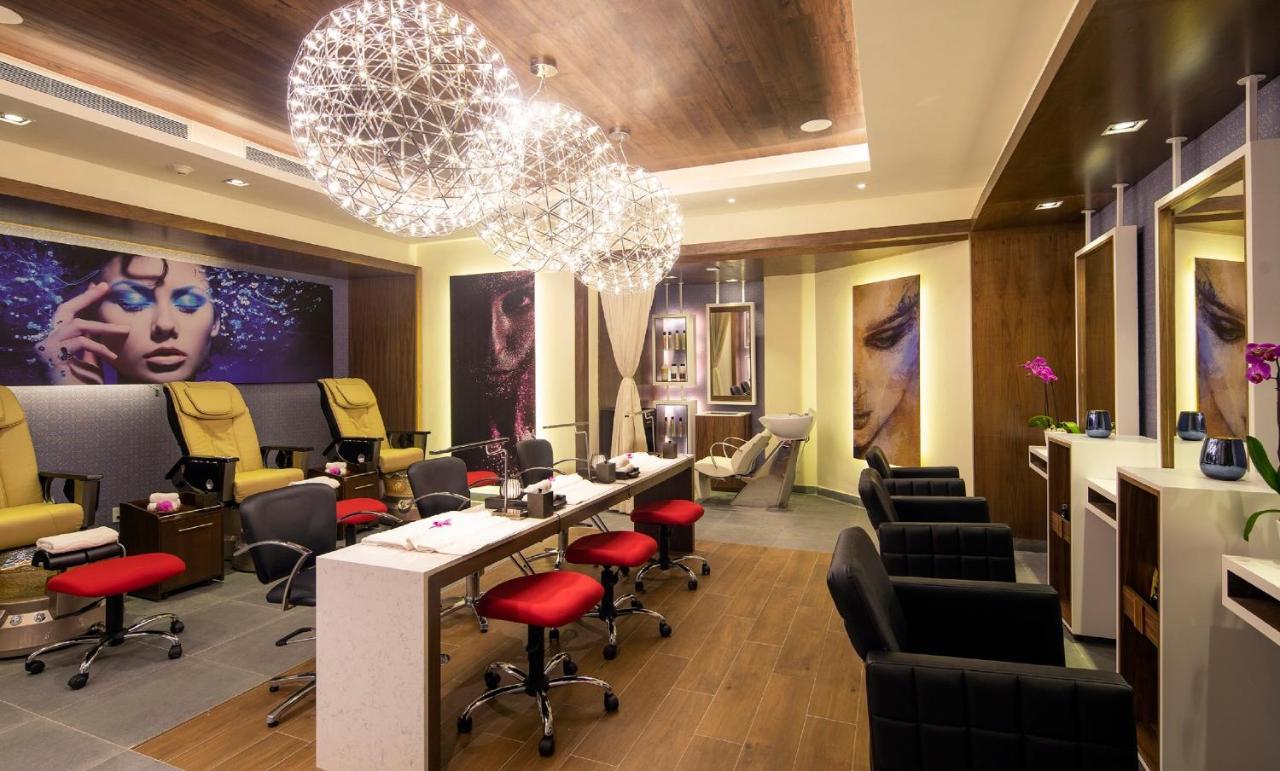 Royalton Chic Cancun, An Autograph Collection All-Inclusive Resort - Adults Only ภายนอก รูปภาพ The nail salon at The Spa at The Westin