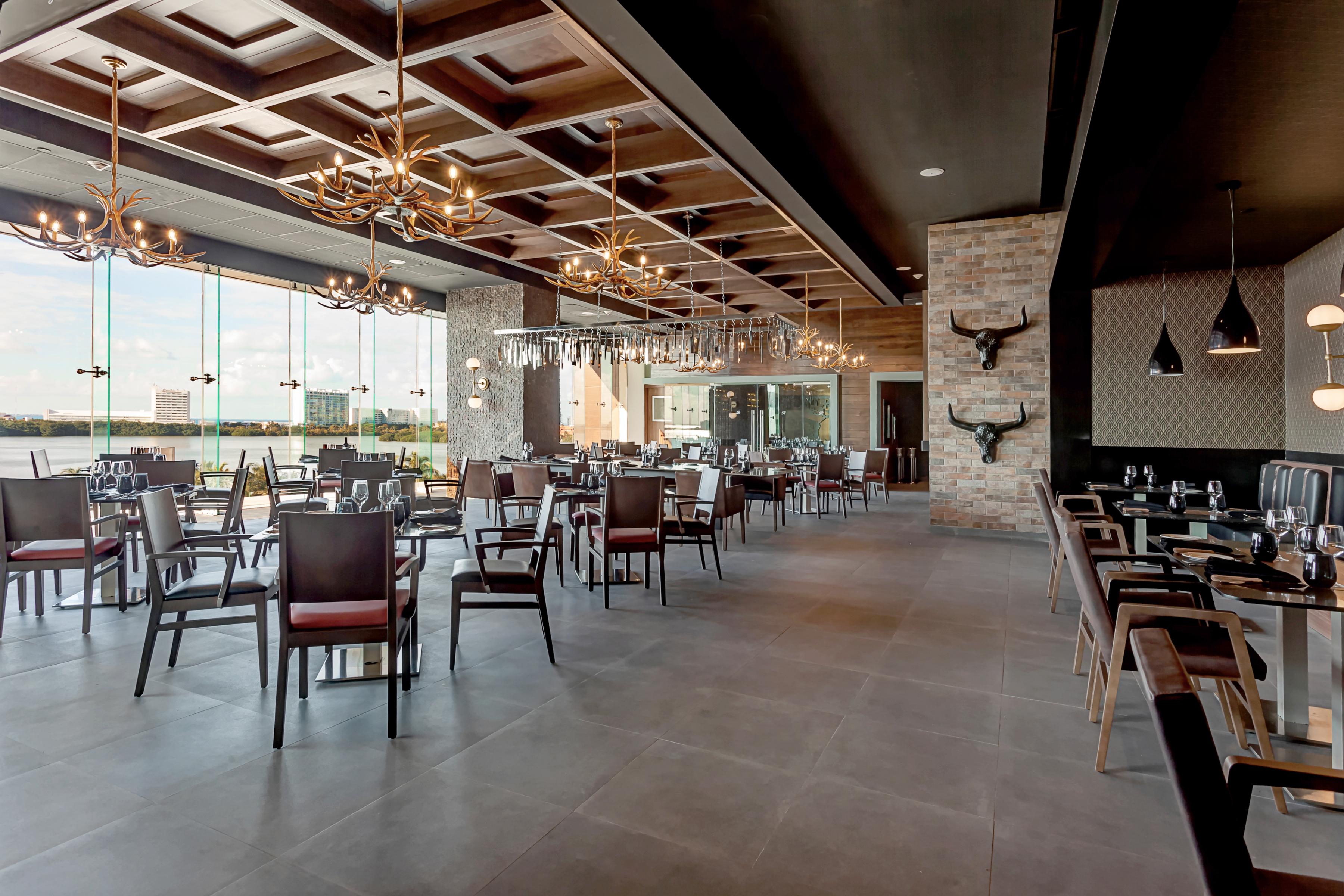 Royalton Chic Cancun, An Autograph Collection All-Inclusive Resort - Adults Only ภายนอก รูปภาพ Interior of the restaurant