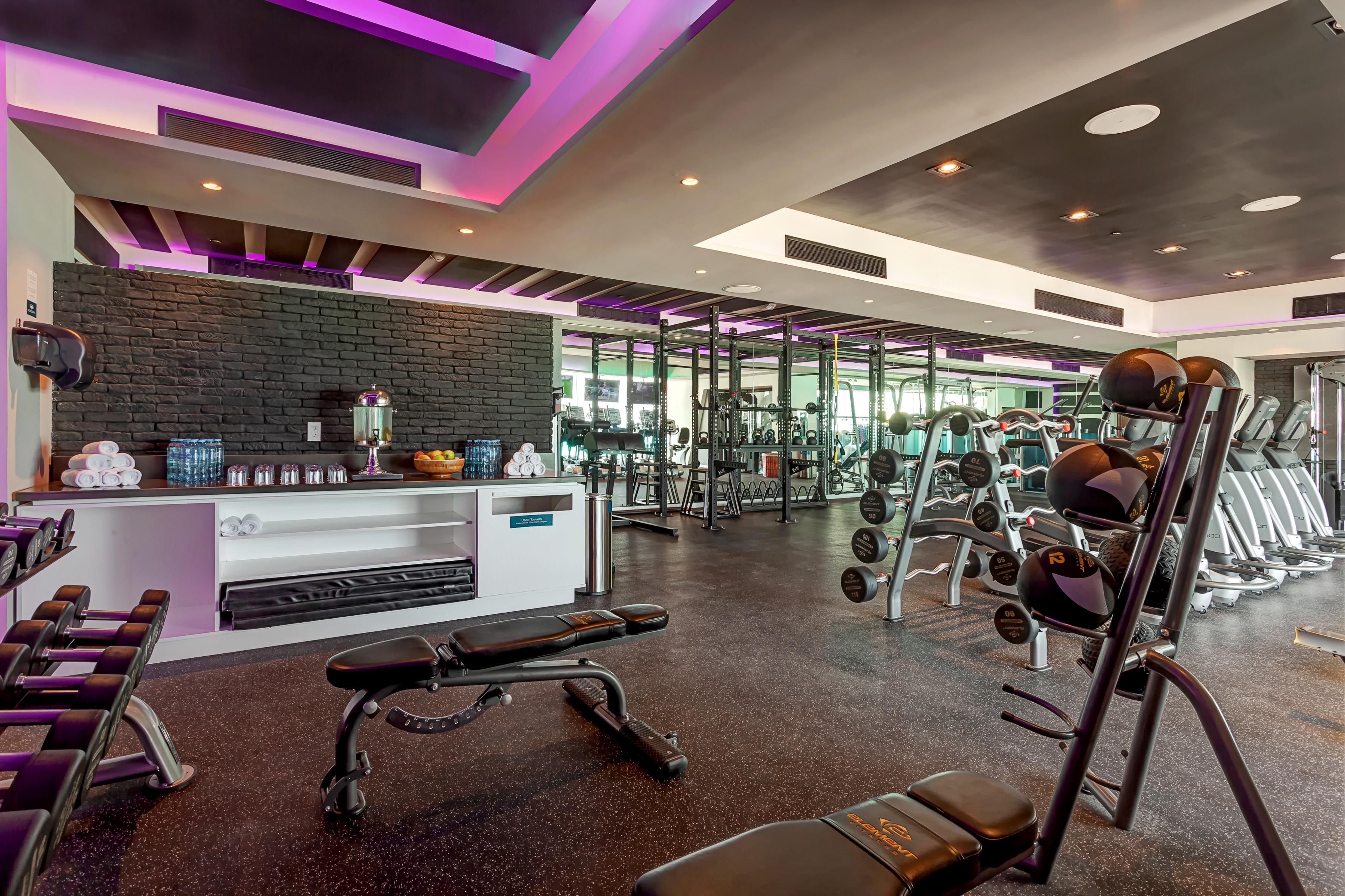 Royalton Chic Cancun, An Autograph Collection All-Inclusive Resort - Adults Only ภายนอก รูปภาพ The gym at the hotel
